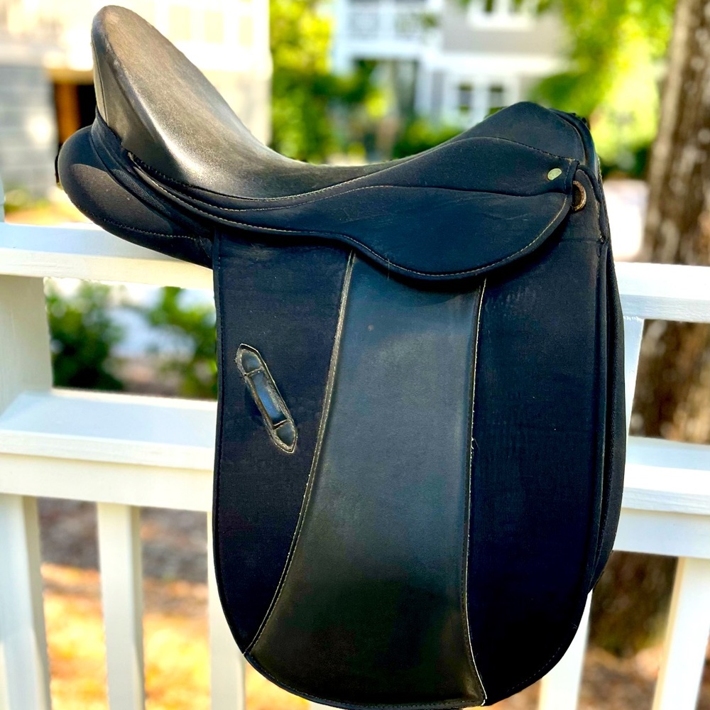 Thorowgood Equestrian Dressage Saddle Made in England *With 2 Stirrup Leathers